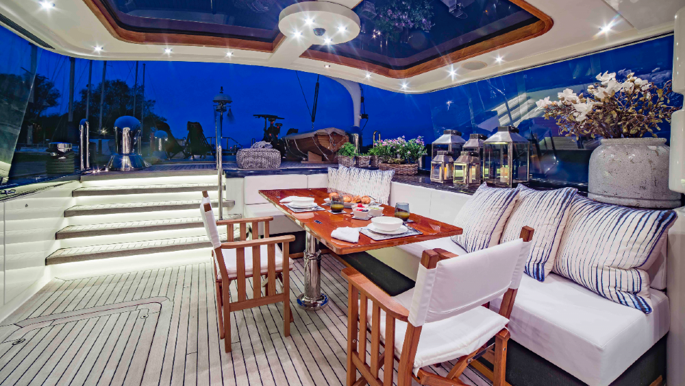 Savvy es una barcaza de canal de 97 pies con un interior de superyate y un paseo excepcional