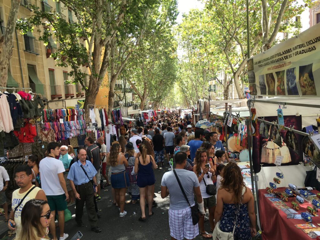 El Rastro: el mercadillo dominical más popular de Madrid