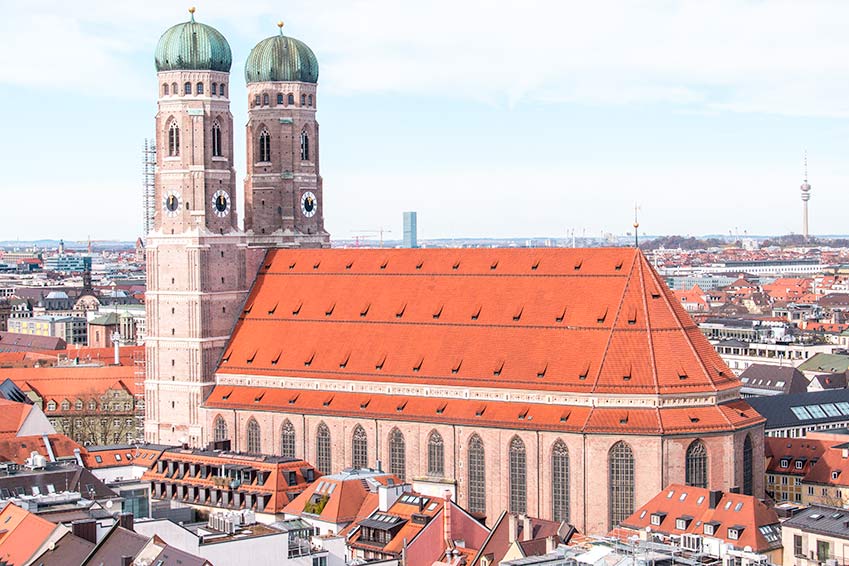 visita obligada en cada itinerario de 2 días de Múnich: la Frauenkirche